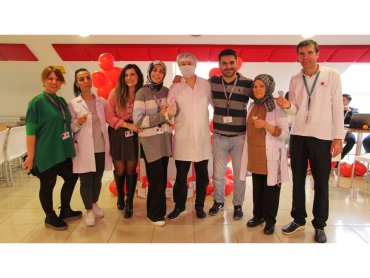 Sevince Tüm İnsanlar Bir Başka ÜNSPED Çalışan İletişimi ve İş Yeri Mutluluğu Komitesi olarak Sevgililer Günü'nü Kutladık